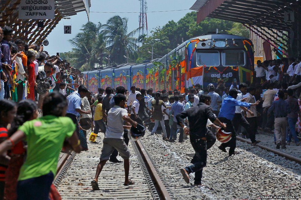 People rush towards the train, Queen of Jaffna