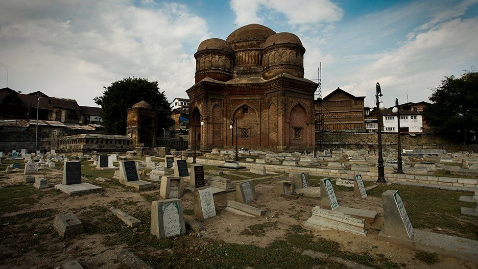 Graveyard adjacent to Budshah mausoleum