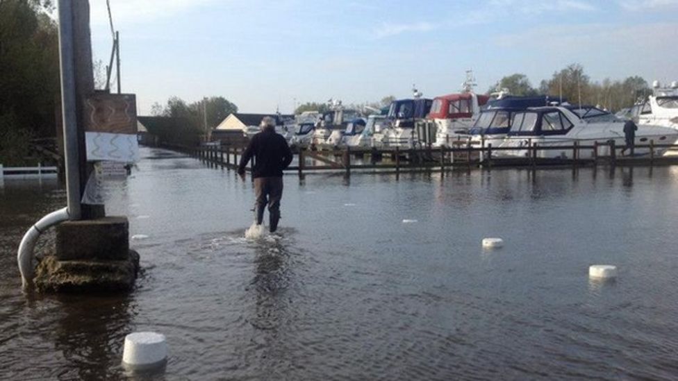 Trains Disrupted Between Norwich And Lowestoft Due To Flooding Bbc News 6382