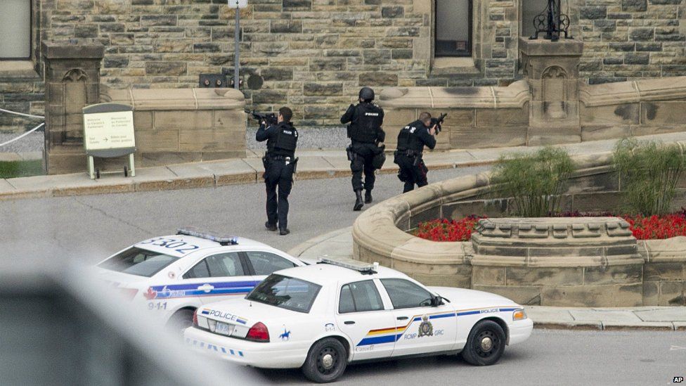 Police teams enter Centre Block at Parliament Hill in Ottawa - 22 October 2014