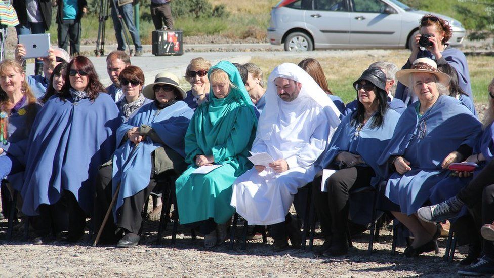 Aelodau o Orsedd y Beirdd // Members of the Gorsedd of Bards at the ceremony in Gaiman