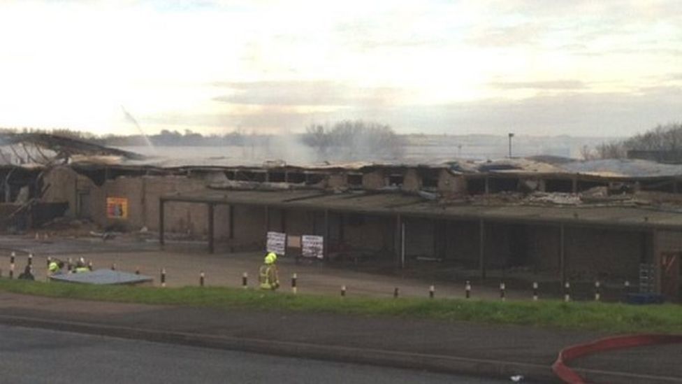 Banbury warehouse gutted by fire to be rebuilt BBC News