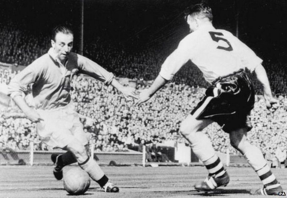 Sir Stanley Matthews FA Cup Medal Sells For £220,000 - BBC News