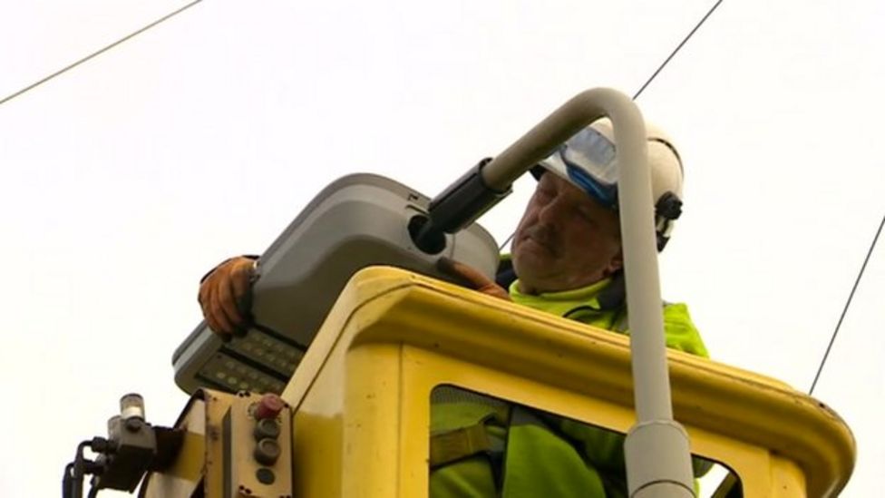 Leicestershire County Council plans £25m LED street light spend BBC News