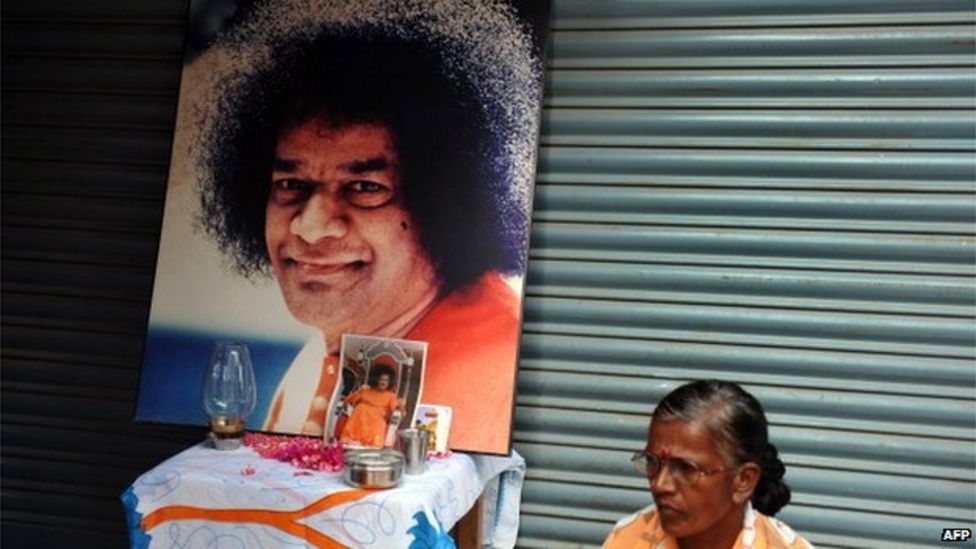 why-so-many-indians-flock-to-gurus-bbc-news