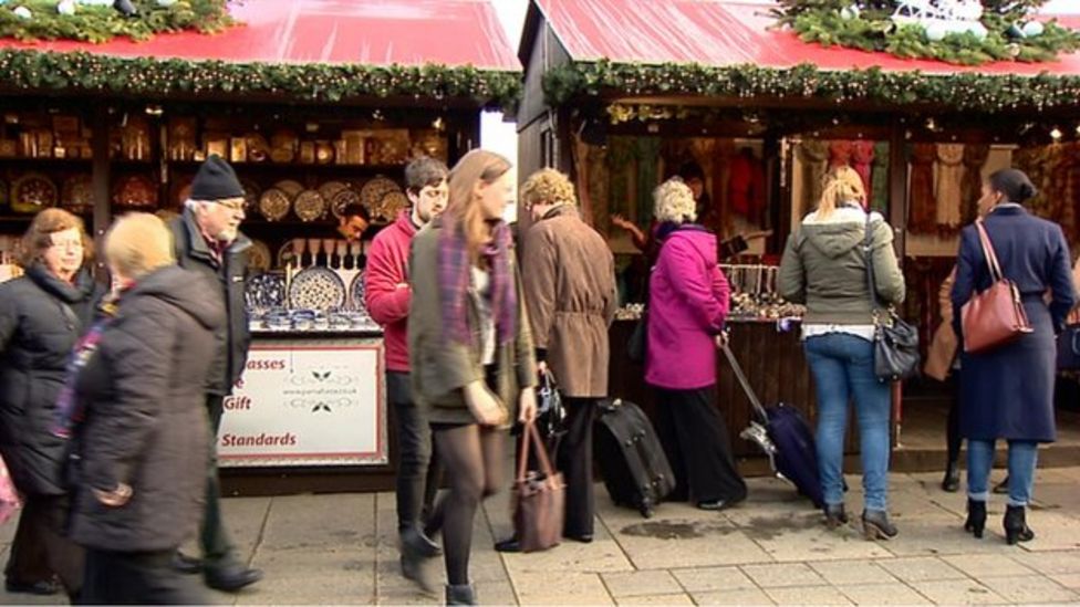 Festive market starts Edinburgh's Christmas celebrations - BBC News