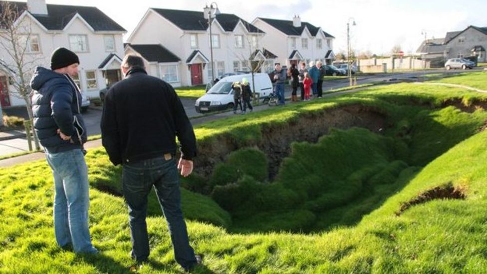 Giant 'sinkhole' appears in Upper Basildon front garden BBC News