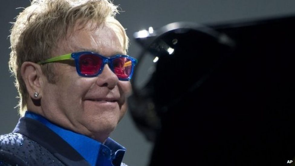 Sir Elton John to play Aberdeen outside gig after Glasgow date - BBC News