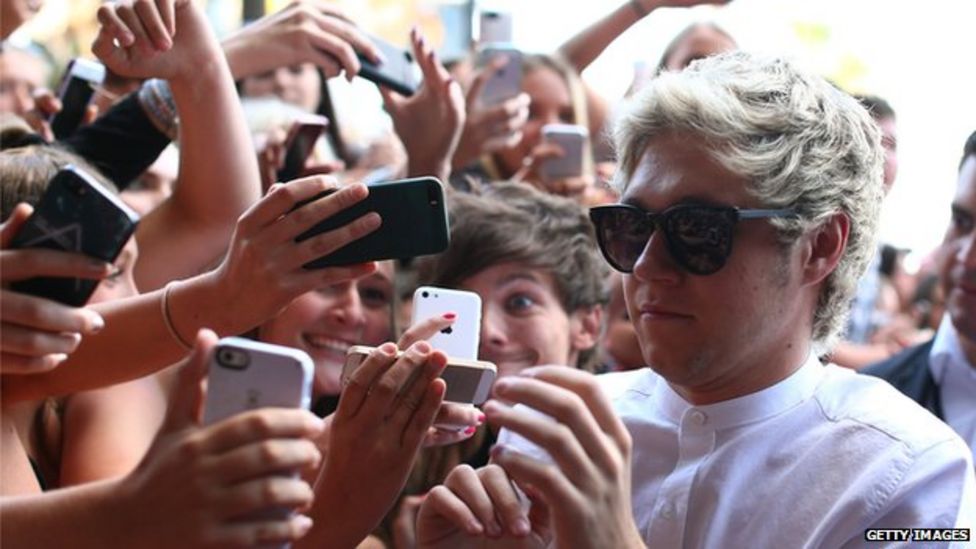Selfie Overload At The Aria Awards As One Direction Win Again Bbc News