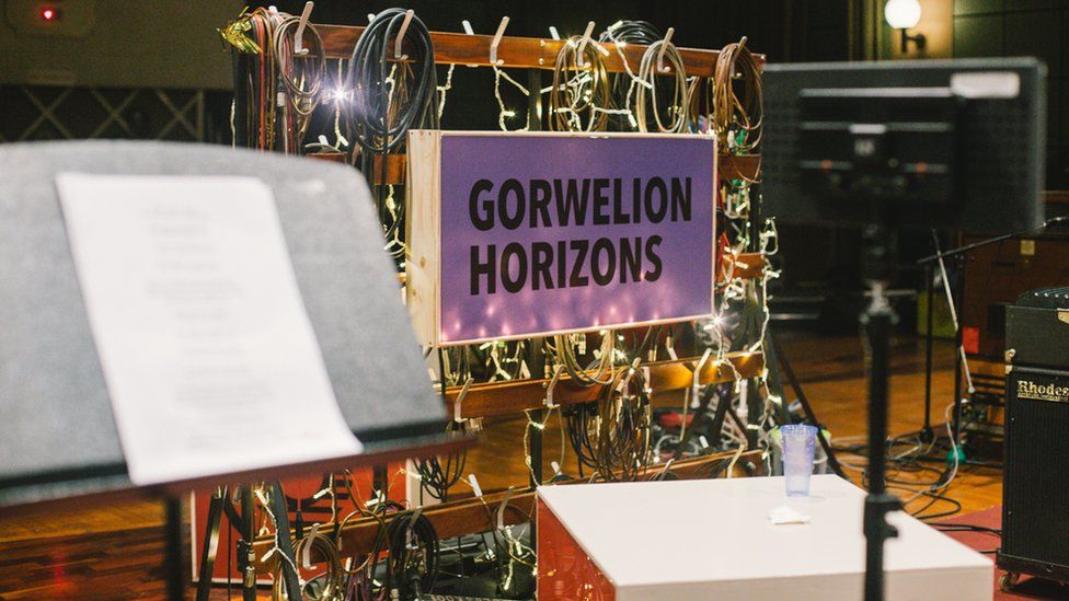 Sesiwn recordio arbennig artistiaid Gorwelion yn stiwdios Maida Vale, Llundain