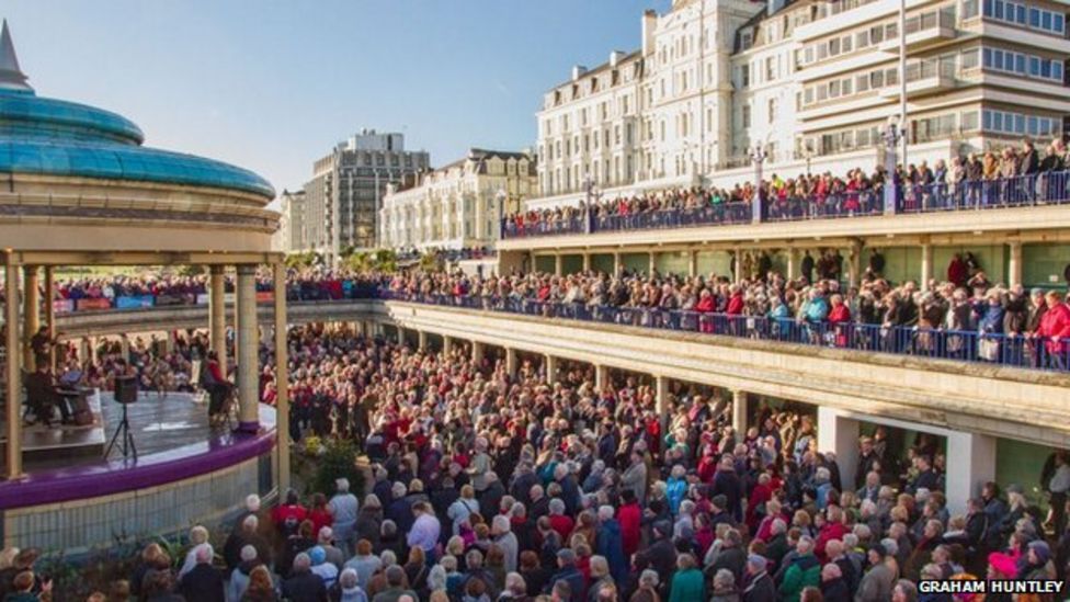 Refurbished Eastbourne bandstand hosts Christmas Day concert BBC News