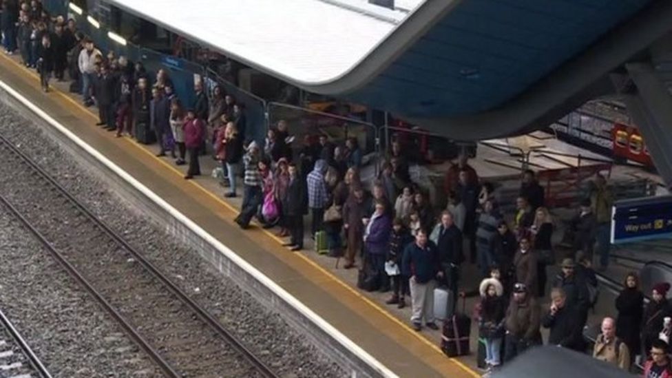 London Paddington train delays refunds offered BBC News
