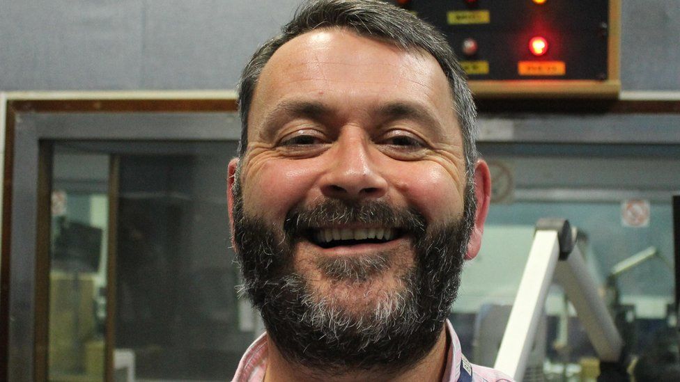 Tudur Owen: sydd yr un mor flewog o'r blaen