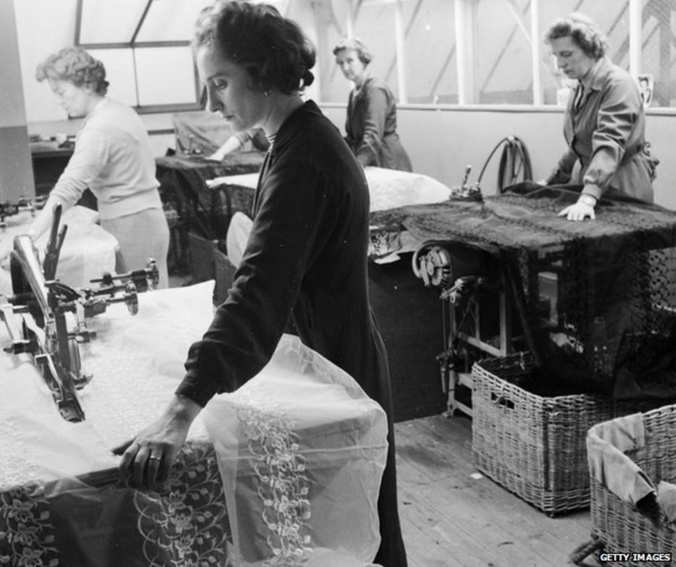 Designated Arts Council status for Nottingham lace collection - BBC News