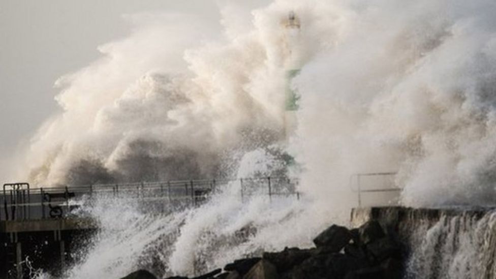 Views sought on £11m Aberystwyth coastal defence plans - BBC News