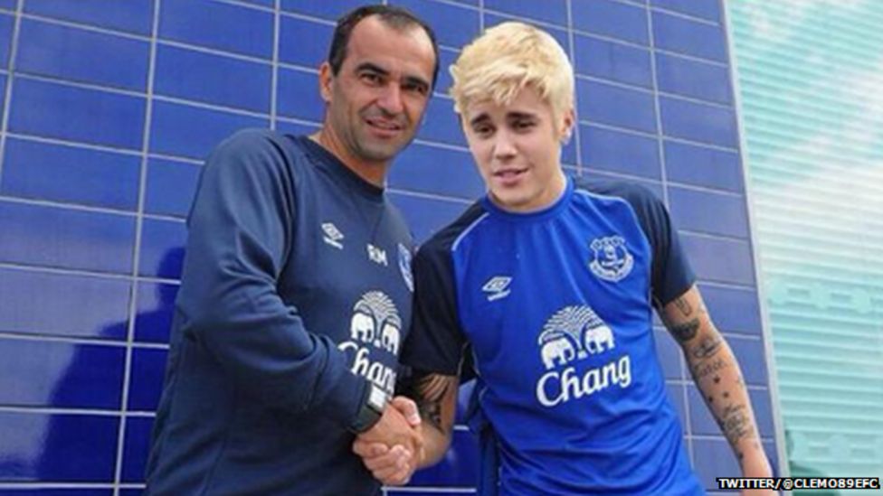 Justin Bieber plays in an Everton kit - BBC News