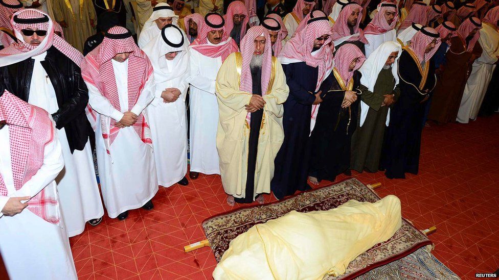 Mourners and leaders pray next to the body of Saudi King Abdullah during his funeral at Imam Turki Bin Abdullah Grand Mosque in Riyadh on 23 January 2015, in this handout photo provided by Saudi Press Agency