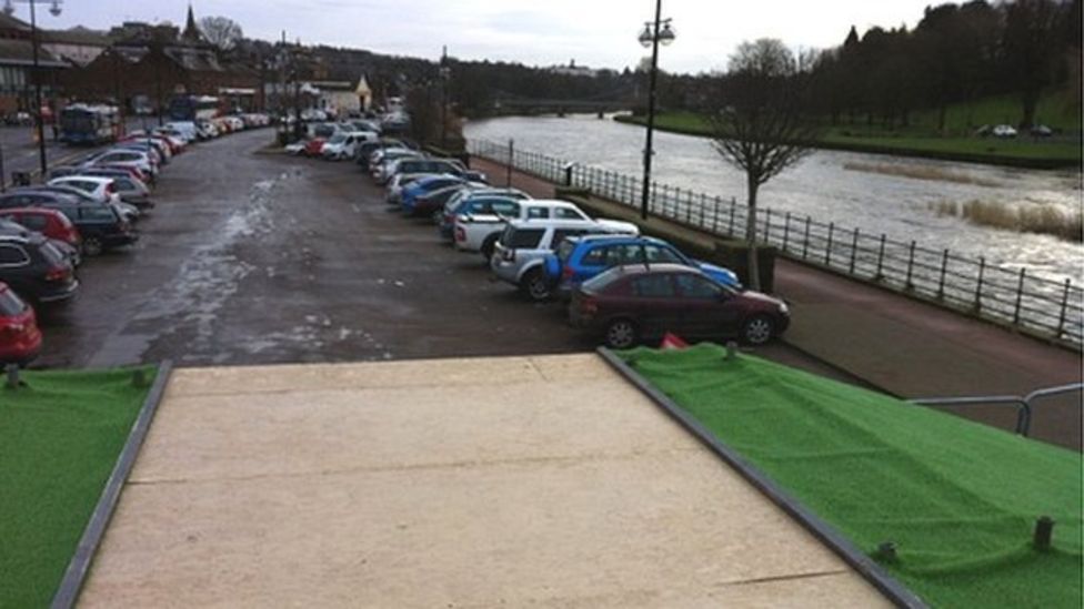 Dumfries flooding scheme under scrutiny BBC News
