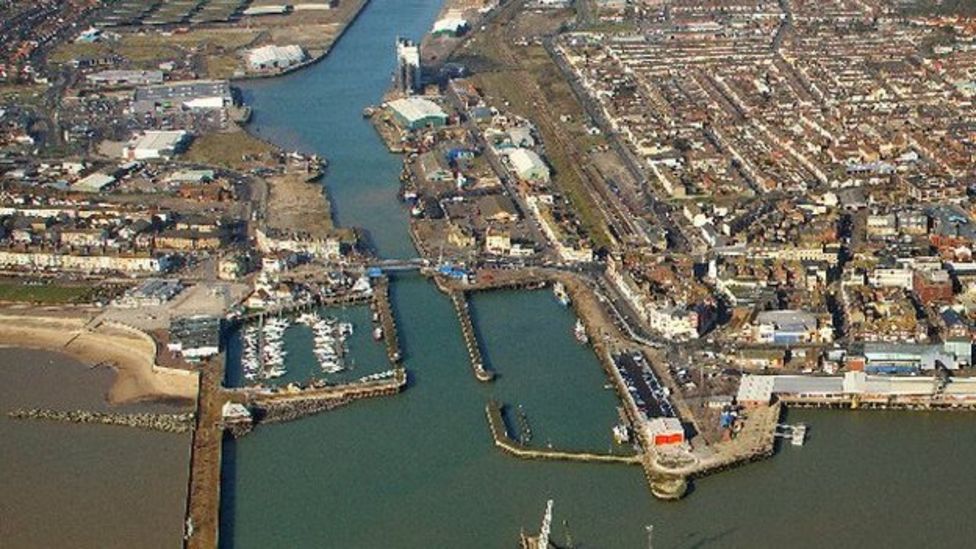 Lowestoft's third bridge: What will it mean for the town? - BBC News