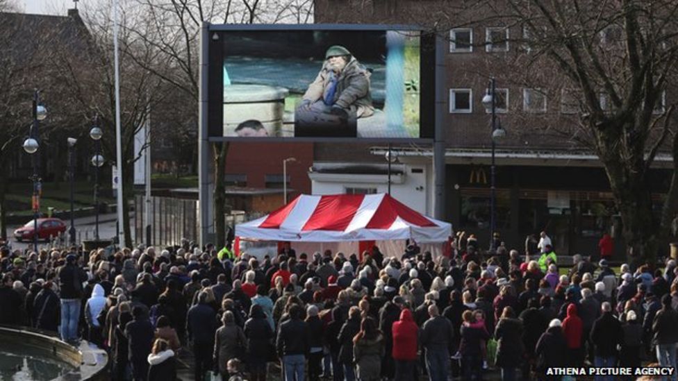 Swansea's tribute to homeless man Tea Cosy Pete BBC News