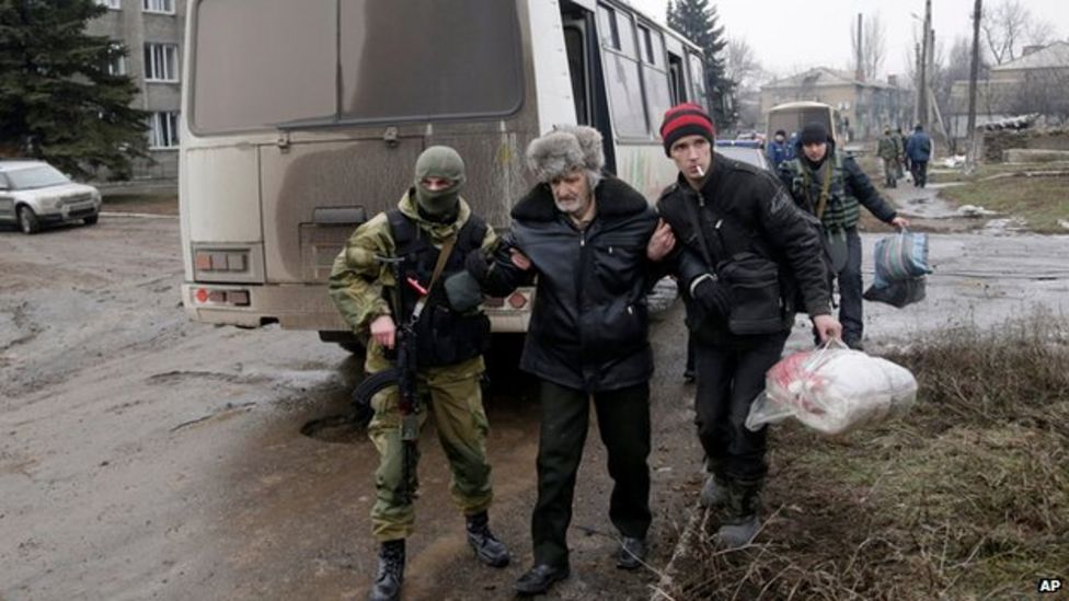 Escape From Debaltseve Civilians Flee Besieged Ukraine Town Bbc News