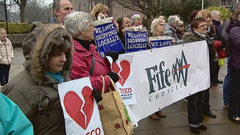 Kirkcaldy rally held over Tesco closure BBC News