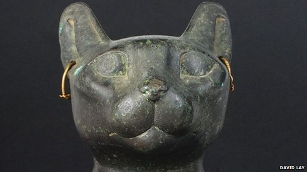 Egyptian bronze cat sells for £52,000 at auction BBC News