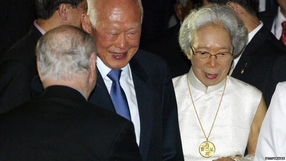 Lee Kuan Yew and Kwa Geok Choo at his 80th birthday (16 Sept 2003)