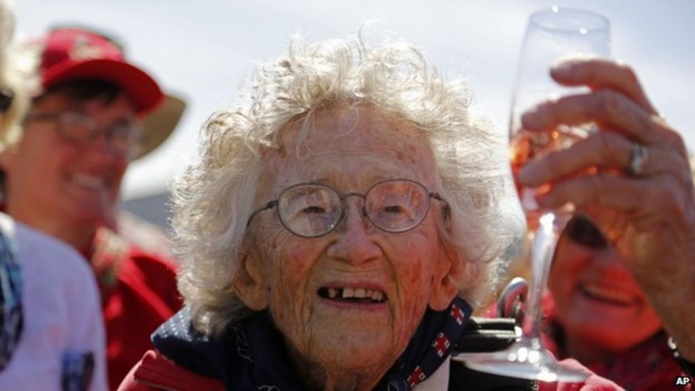 great-grandmother-s-100th-birthday-skydive-bbc-news