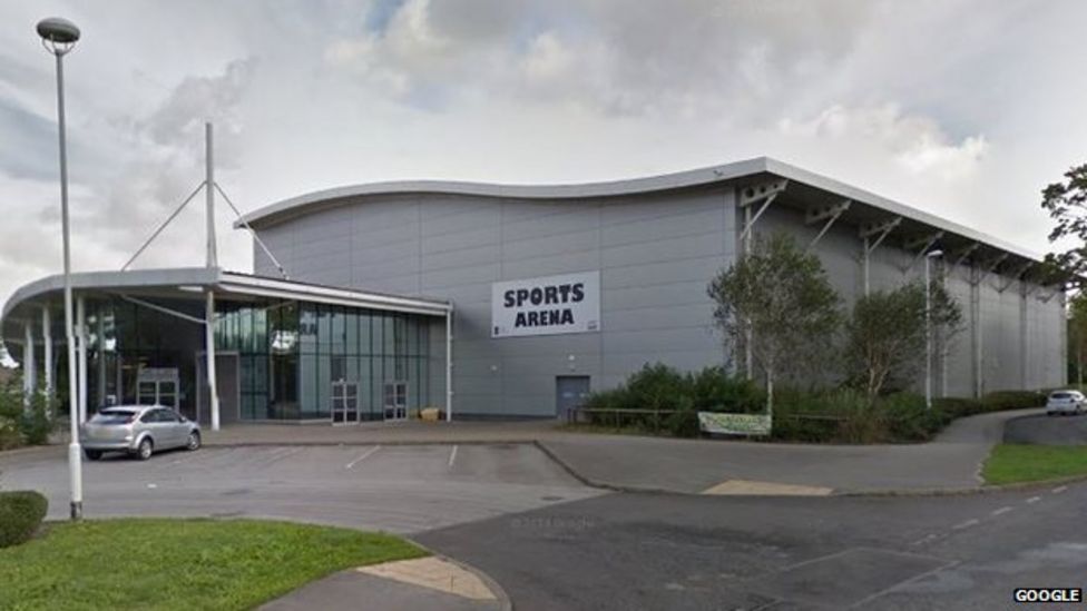 Hull Airco Arena pitch petition gets 3,000 signatures - BBC News