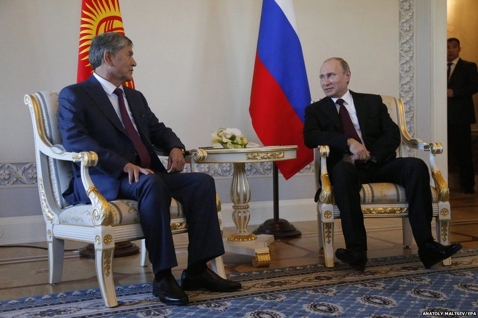 Russian President Vladimir Putin (right) sits together with Kyrgyz President Almazbek Atambayev