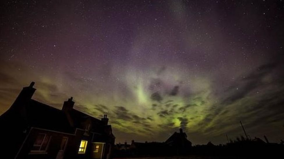 'Rare' Northern Lights photographed in Cornwall and Exmoor BBC News
