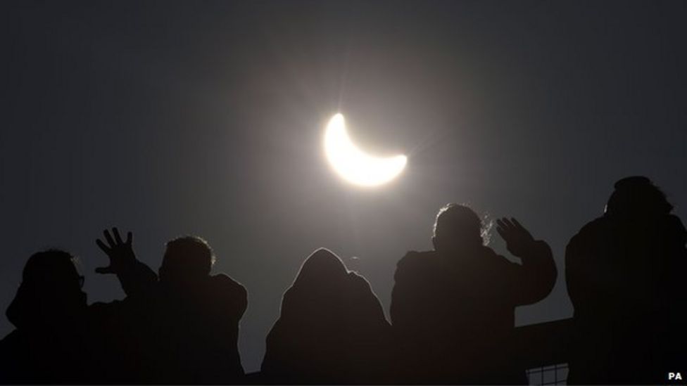 'Breathtaking' solar eclipse witnessed by millions - BBC News