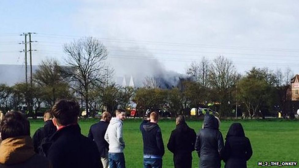 Bicester Village fire at Carluccio's restaurant BBC News