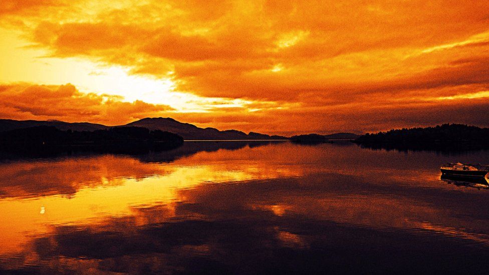 Elton Wright from Dundee pictured the sun setting over the south of Loch Lomond.