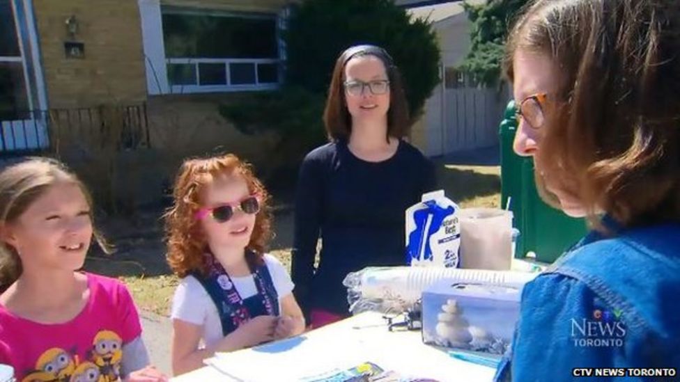 Canada Five Year Olds Lemonade Stand Raises Thousands Bbc News 