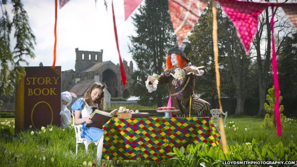 Borders Book Festival in Melrose sees visitor numbers rise BBC News