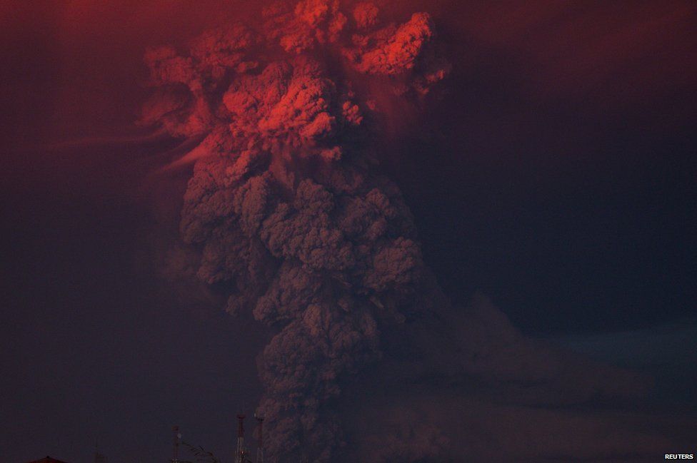In Pictures Calbuco Volcano Eruption Bbc News