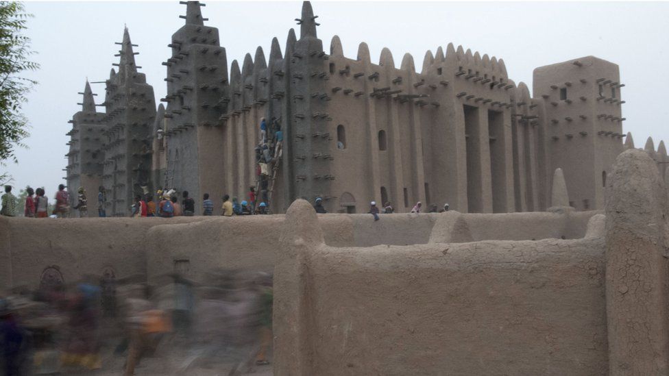 By 8am on Sunday morning it's already more than 30 degrees centigrade in Djenne and the render that was pasted on the front of the mosque at 5am is close to dry.