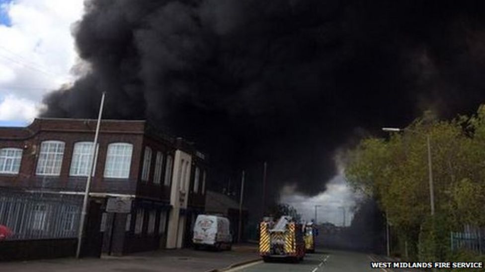 Oldbury factory fire sends smoke plume over city - BBC News