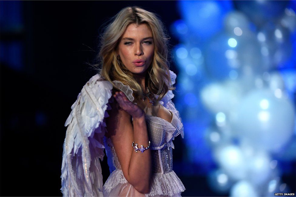 PHOTOS: Taylor Swift shares catwalk with Victoria's Secret angels, News