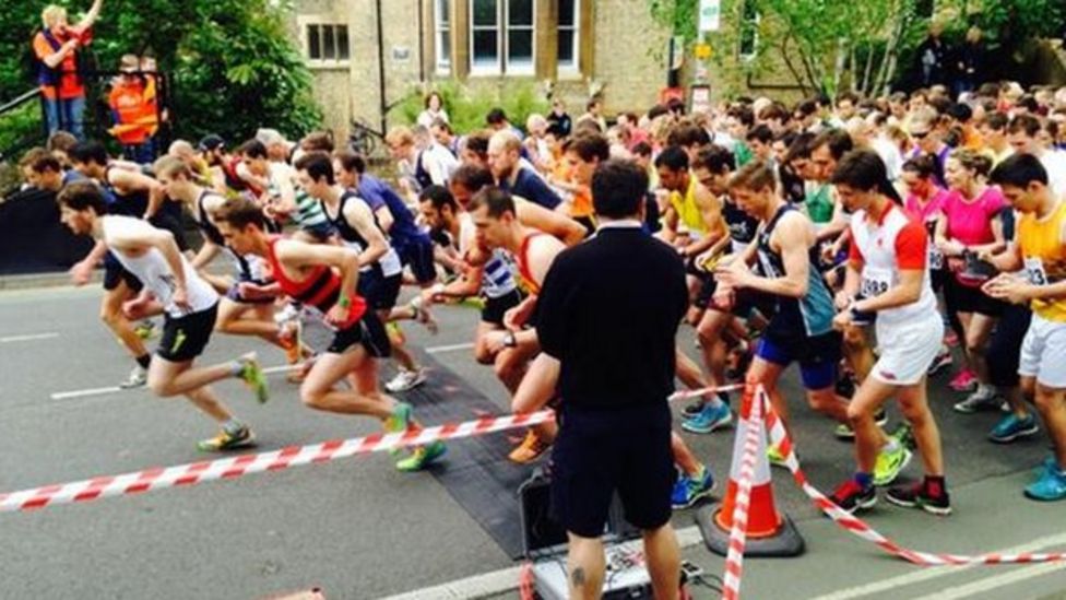 Nearly 4,000 runners complete Oxford Town and Gown 10k - BBC News