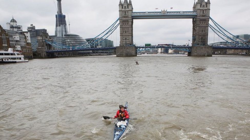 Adventurer Sarah Outen crossing Atlantic in rowing boat - BBC News