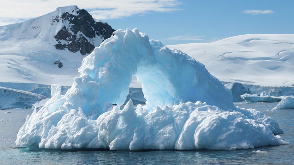 Endangered glaciers: Alpine ice begins Antarctic voyage - BBC News