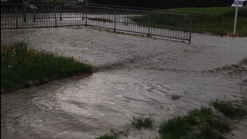 Leicester road closed after 'trunk' water pipe bursts BBC News
