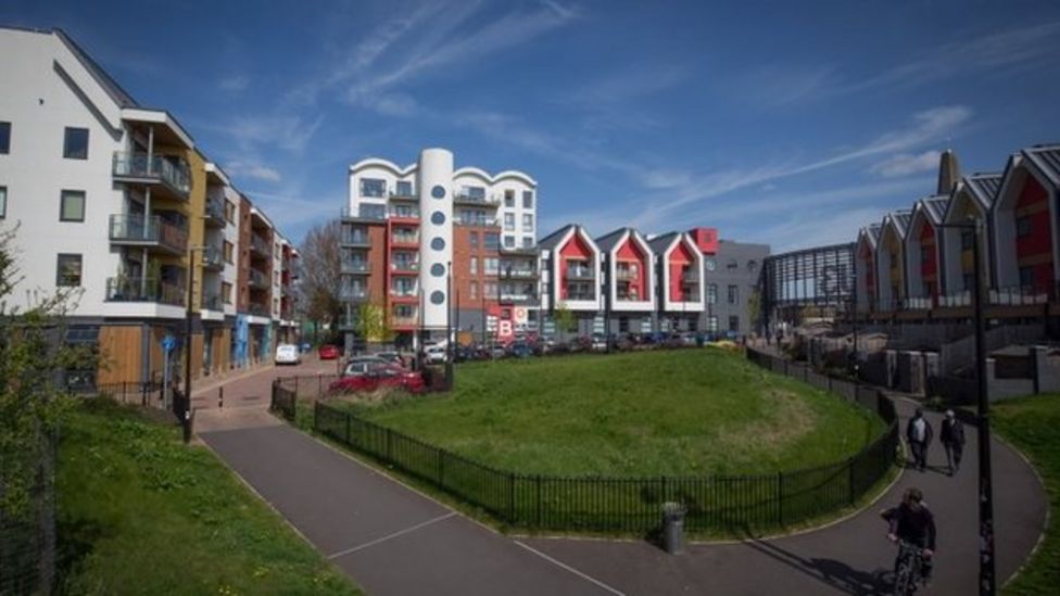 One in three councils 'not replacing Right to Buy homes' BBC News