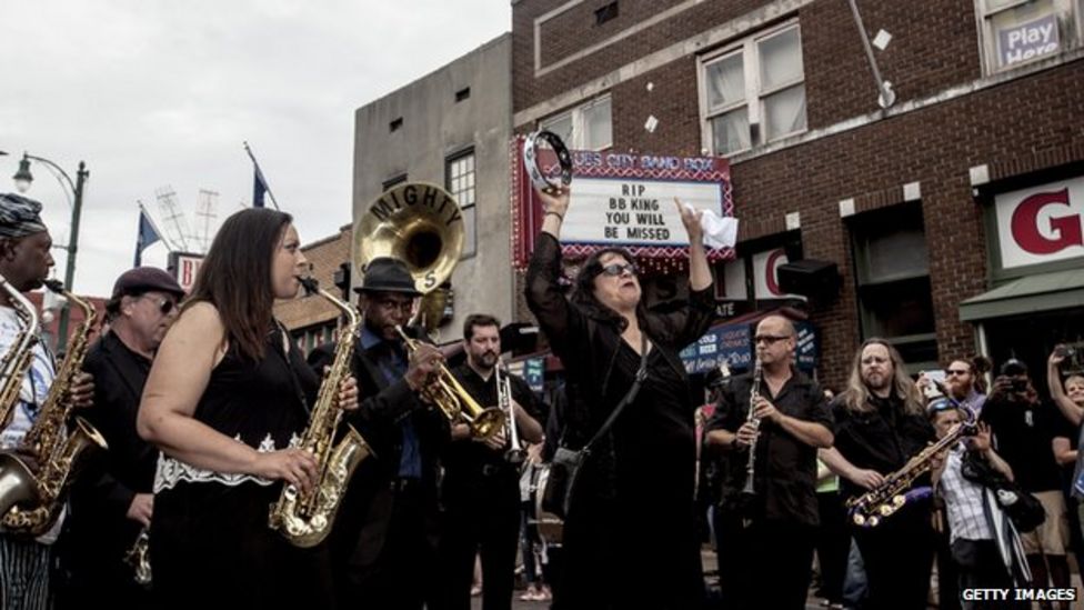 BB King honoured with Memphis street procession BBC News