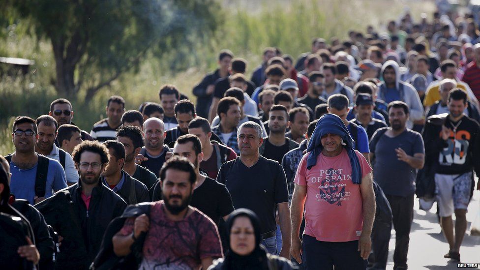 Scores of migrants arrive in Kos