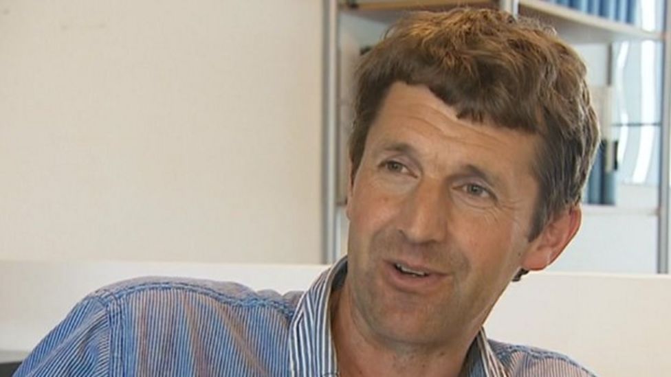 Jubilee barge designer Ed Burnett found dead - BBC News