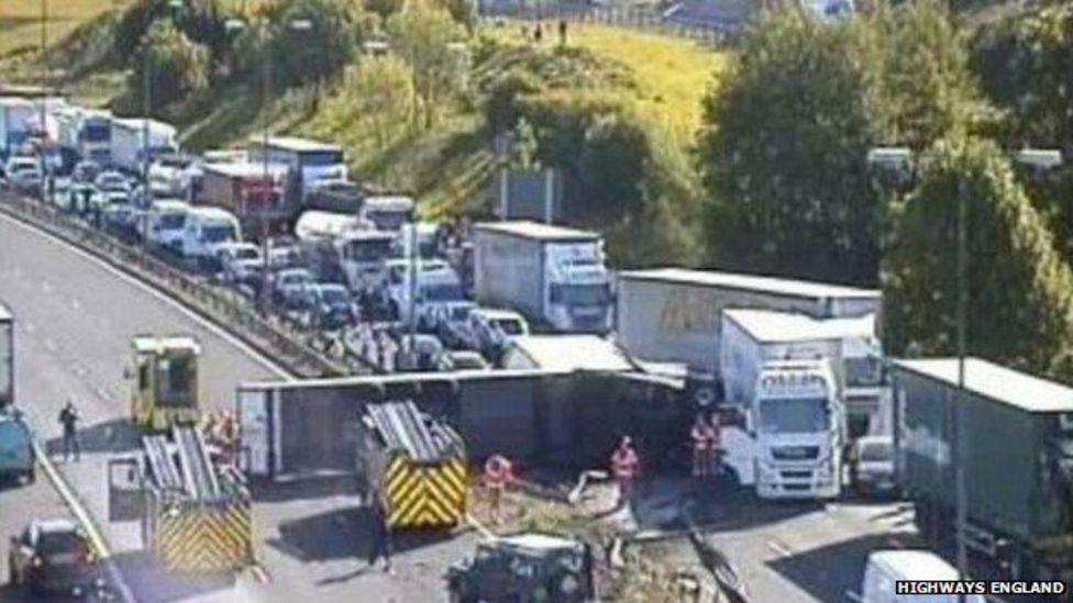 Lorry driver critical after crash M62 crash near Rochdale BBC News